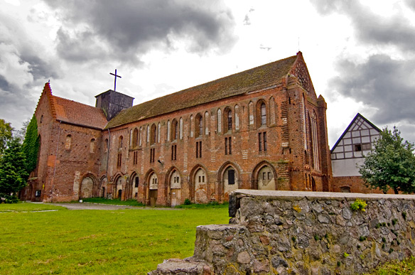 Kołbacz. Kościół, romańsko-gotycki, 1210-1347.