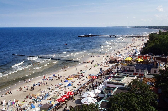 Plaża w Kołobrzegu, fot. Wikipedia (Olek Remesz)